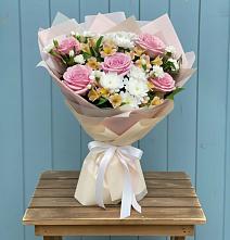 Букет цветов из:  Гвоздики, Орхидеи и Розы #REPLACE_PRED# Терезе