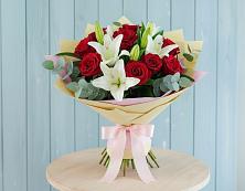 Букет цветов из:  Лилии и Розы в Терезе