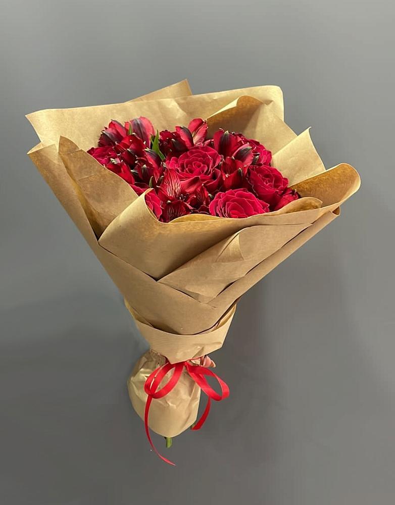 Букет цветов из: Альстромерии и Розы в Терезе