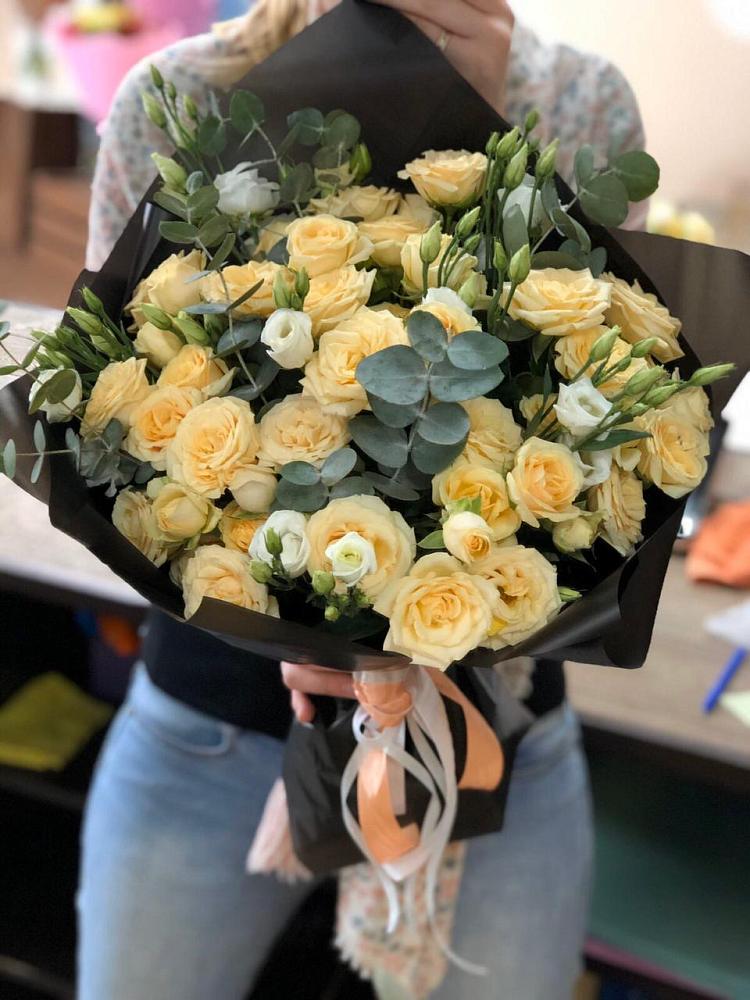 Букет цветов из: Розы и Лизиантусы в Терезе