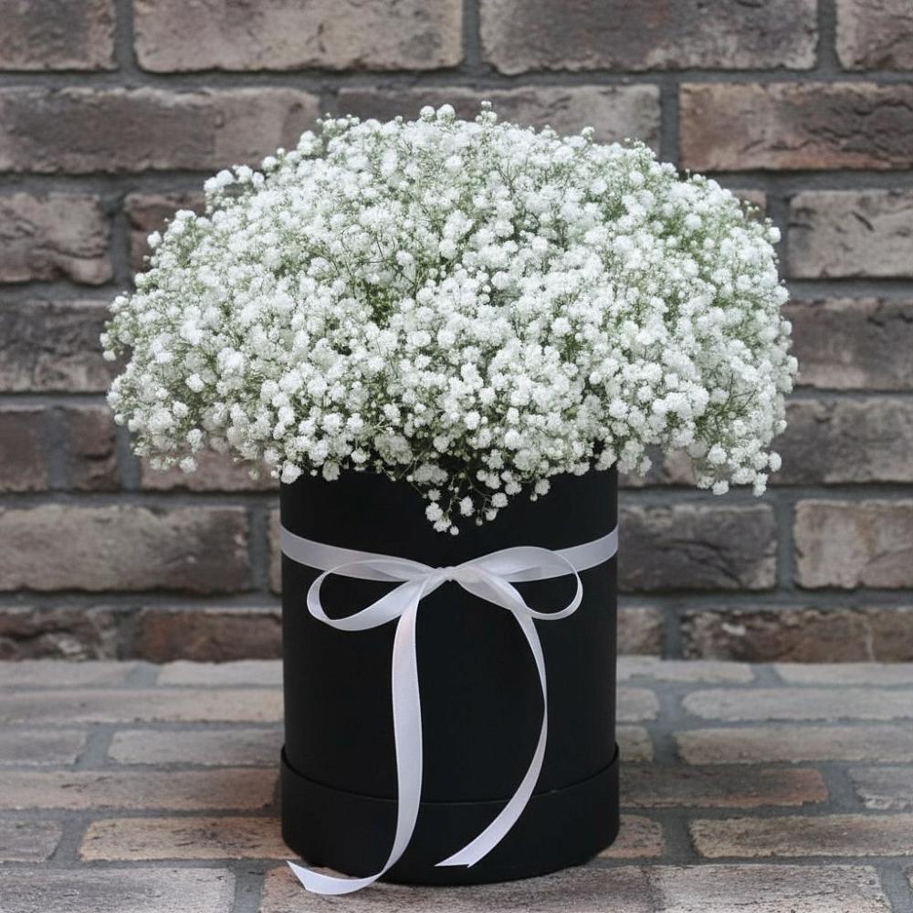 Цветочная композиция из Гипсофила в шляпной коробке в Терезе