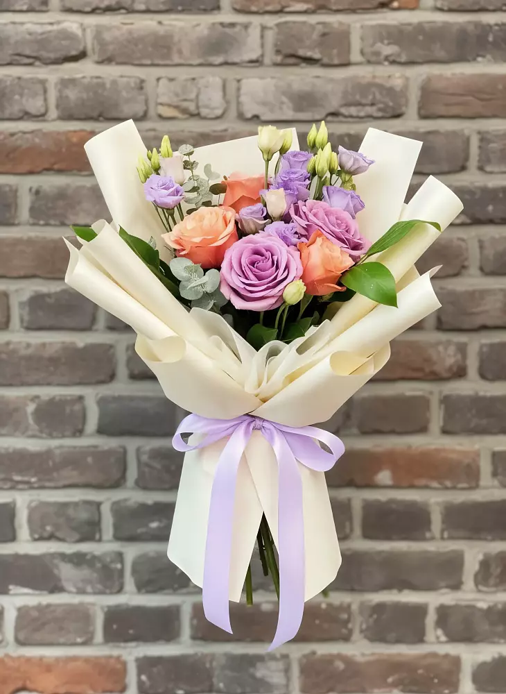 Букет цветов из: Лизиантусы и Розы в Терезе