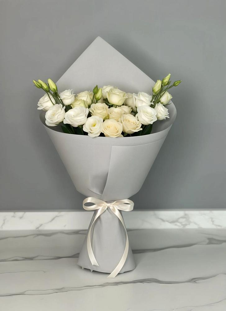 Букет цветов из: Розы и Лизиантусы в Терезе