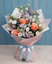 Букет цветов из:  Лизиантусы, Розы, Альстромерии и Гипсофила в Терезе