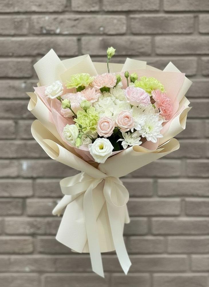 Букет цветов из: Гвоздики, Розы, Лизиантусы и Хризантемы в Терезе