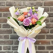 Букет цветов из:  Лизиантусы и Розы в Терезе