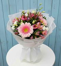Букет цветов из:  Герберы, Альстромерии и Лизиантусы в Терезе
