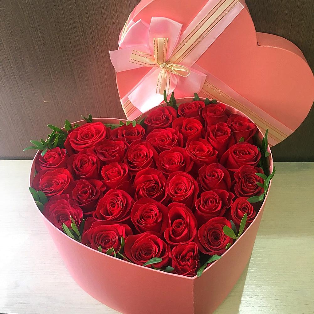 Цветочная композиция из Розы в коробке в виде сердца в Терезе