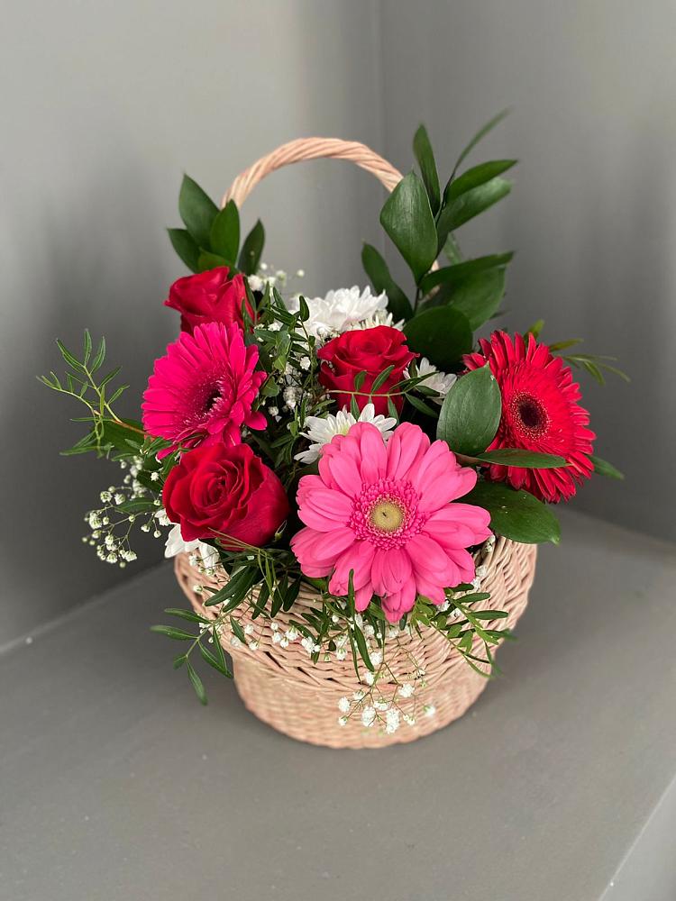 Цветочная композиция из Розы, Хризантемы и Герберы в корзине в Терезе