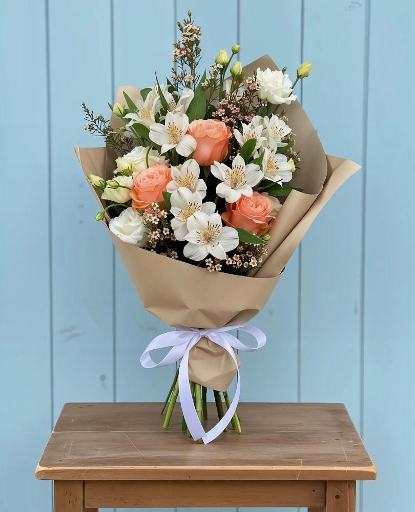 Букет цветов из: Альстромерии, Лизиантусы, Розы и Хризантемы в Терезе