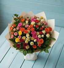 Букет Микс из разноцветных кустовых роз в Терезе